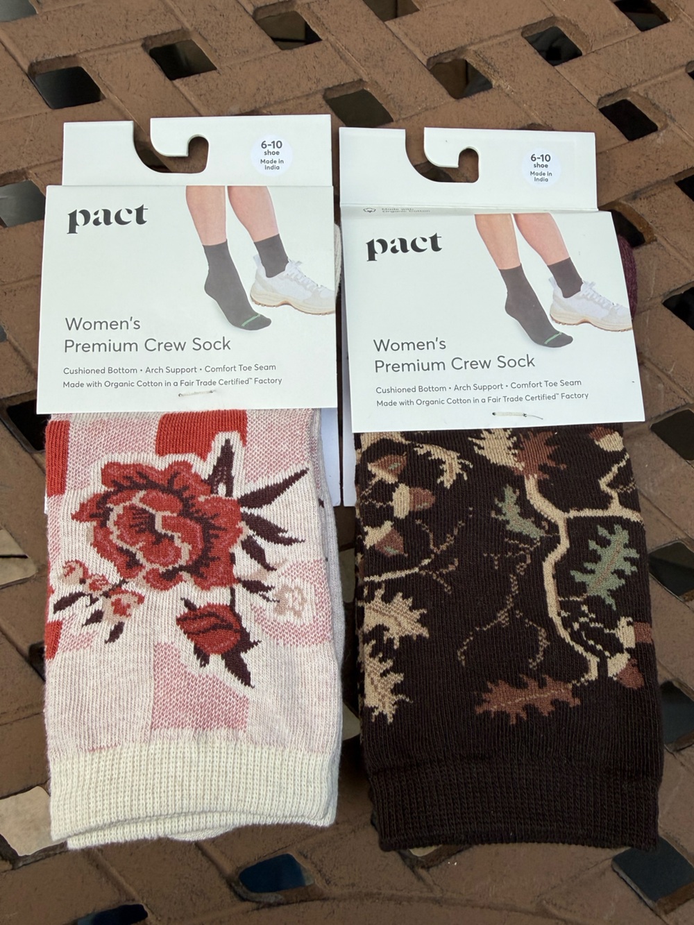 NWT 2 pairs Pact Women’s Crew Socks Shoe size: 6-10